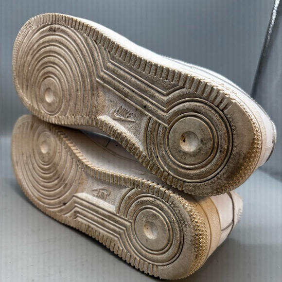 Size 10.5 - Nike Air Force 1 '07 Low Triple White Mens Shoes - Picture 5 of 7